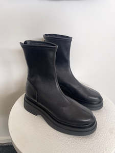 Mi Piaci Boots (new) - Size 38