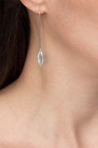 Kiri Schumacher: Leaf Earrings Long | Sterling silver