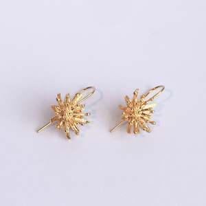 Kiri Schumacher: Mt Cook Lily Earrings