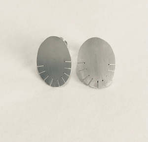 Honesty stud earrings