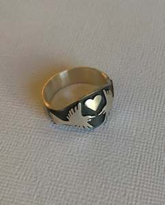 Feast Of Feathers: Tui Heart Ring