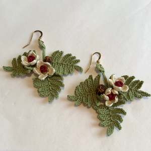 Yoko Imai: Hand crocheted Manuka earrings