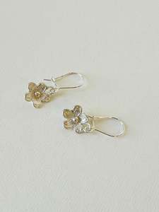 Nelson Artists: Carved flower sterling silver earrings