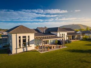 Products: First Class Residence “Hunterlee Estate”