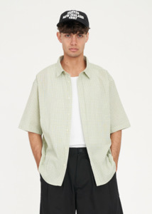 Huffer: HUFFER Crosby Short Sleeve Shirt - Matcha/Chalk