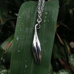 Redmanuka: Renga Renga Flower Necklace