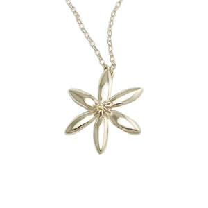 Heirloom Pieces 200 500: Pūāwānanga Flower Necklace