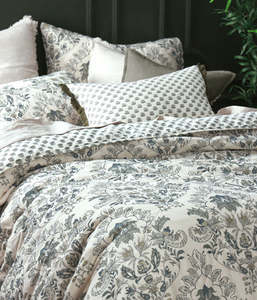 Linen Homewares: Jovany Reversible Bedspread Set King