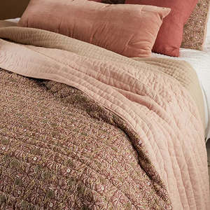 Clearance: Wandering Floral Bedspread King Dusky Pink & Euro Cover