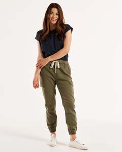 Womans Pants: Betty Basics Connecticut Cargo Jean