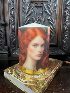 Products: Tori medium candle redtrinity