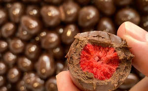 Chocolates: Freeze Dried Milk Chocolate Strawberries