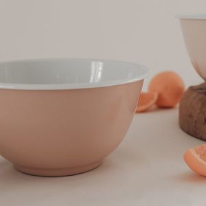 Table: Large Enamel Bowl in Clay Pink 26cm