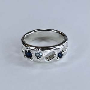 Art 1: BEBE MAE - CAVITY RING SAPPHIRE IOLITE ZIRCON *NEW*