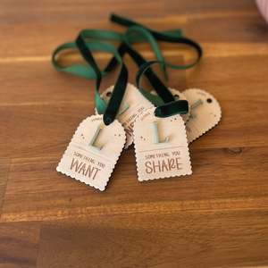 Christmas 24: Need, Read, Wear, Share & Want Gift Tags (Set of 5) | Scallop Arch Design