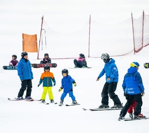 Snowplanet Family Combo 4 people (2hrs) Skis/snowboard and Boots included