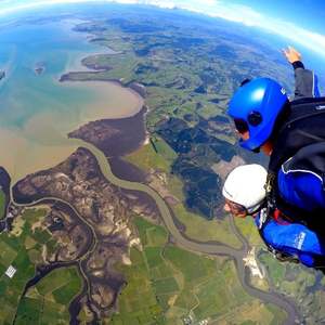 Products: Tandem Skydive – Auckland – 18,000 ft Jump – 1 person