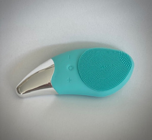Products: Facial Scrubber Renew Skin