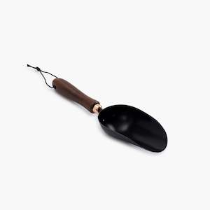 Garden Outdoor: Garden Scoop Walnut | BAREBONES