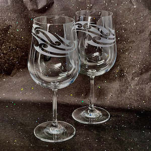 Homeware: Etched Red Wine Stem Glasses Set of 2