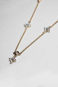 Scattered diamond necklace