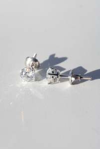 Lab-grown 1.00ct diamond studs