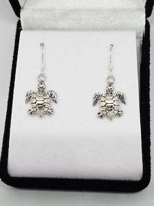 LOCATION_WESTFIELD MANUKAU: Turtle Earrings