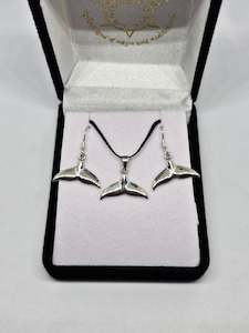 LOCATION_WESTFIELD MANUKAU: Whale Tail Pendant & Earrings Set