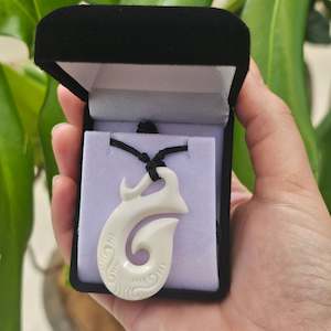New Zealand Jewellery: Handcarved Fish Hook Bone Carving Pendant