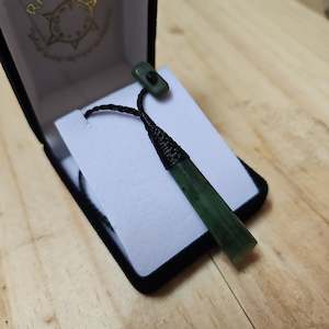 New Zealand Jewellery: Long Greenstone Toki Pendant