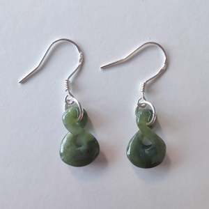 Single Twist Pikoura Greenstone Earrings