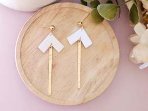 Aarow: Arrow White Gold Dangle Earrings