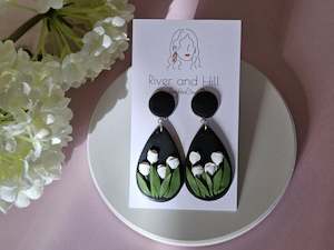 Tulip: Tulip Droplet Black Earrings