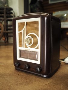 Radio with Bluetooth unit - Rivet - Vintage & Gallery from Raglan