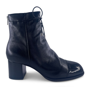 Ankle Boots: VALINA
