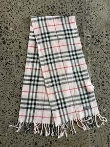 Luxury Scarves: Baby Pink Wool Burberry Scarf