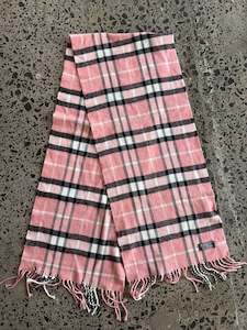 Luxury Scarves: Pink Wool Burberry Scarf