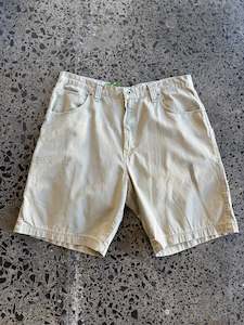 Cargo Shorts: Wrangler Cargo Shorts - 32W