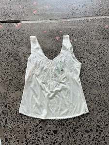 Womens Wear: White Cami  with Delicate Floral Pattern - M