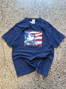 Disney Tee: 90's Disney Mickey Mouse Graphic T-Shirt - L