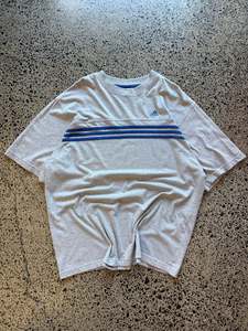 Adidas 1: 90's Essential Adidas T-Shirt - XL