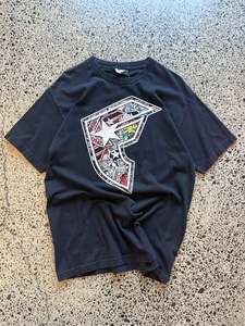 L: Y2K Famous Stars & Straps Logo Skate T-Shirt – L