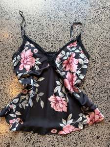 Womens Wear: Black Floral Cami Top - L
