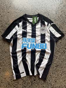 Football Shirts: 2017/18 Newcastle United Football Jersey - S