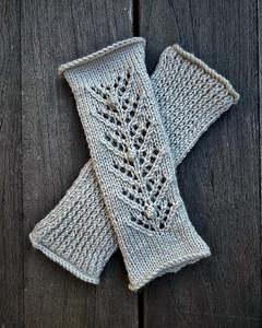 The Kiwi Stitch Knit Co: Avery Mitts 8ply