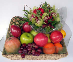 Congratulations Flowers Auckland: Fruit Tray & Flower Posy Gift Hamper - Auckland Delivery