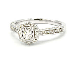 Rings: 18ct White Gold 0.71ct Halo Diamond Ring