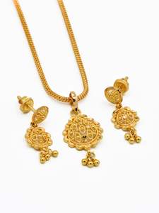 22ct Gold Pendant Earrings Set: 22ct Gold Filigree Pendant Set