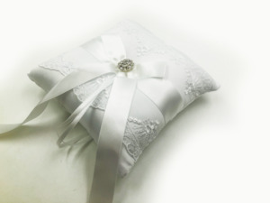 Wedding Gifts: Elegant Bridal Ring Pillow