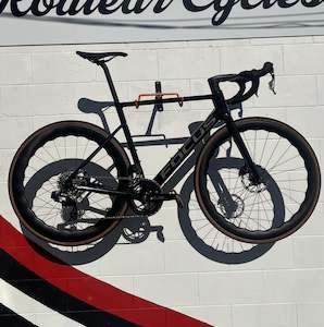 Road: Focus Izalco MAX Disc Rival AXS E1 - Custom Build
